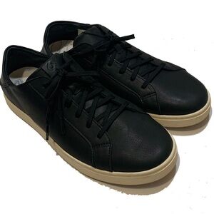 10 / Olukai Men’s kahu pahaha sneakers